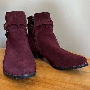 Aqua College Laura Burgundy Suede Ankle Boots. Waterproof. Size 9.
